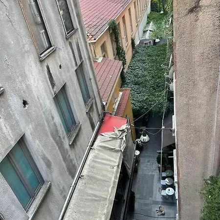 In Taksim Istiklal Street. Centrally Located. Apar